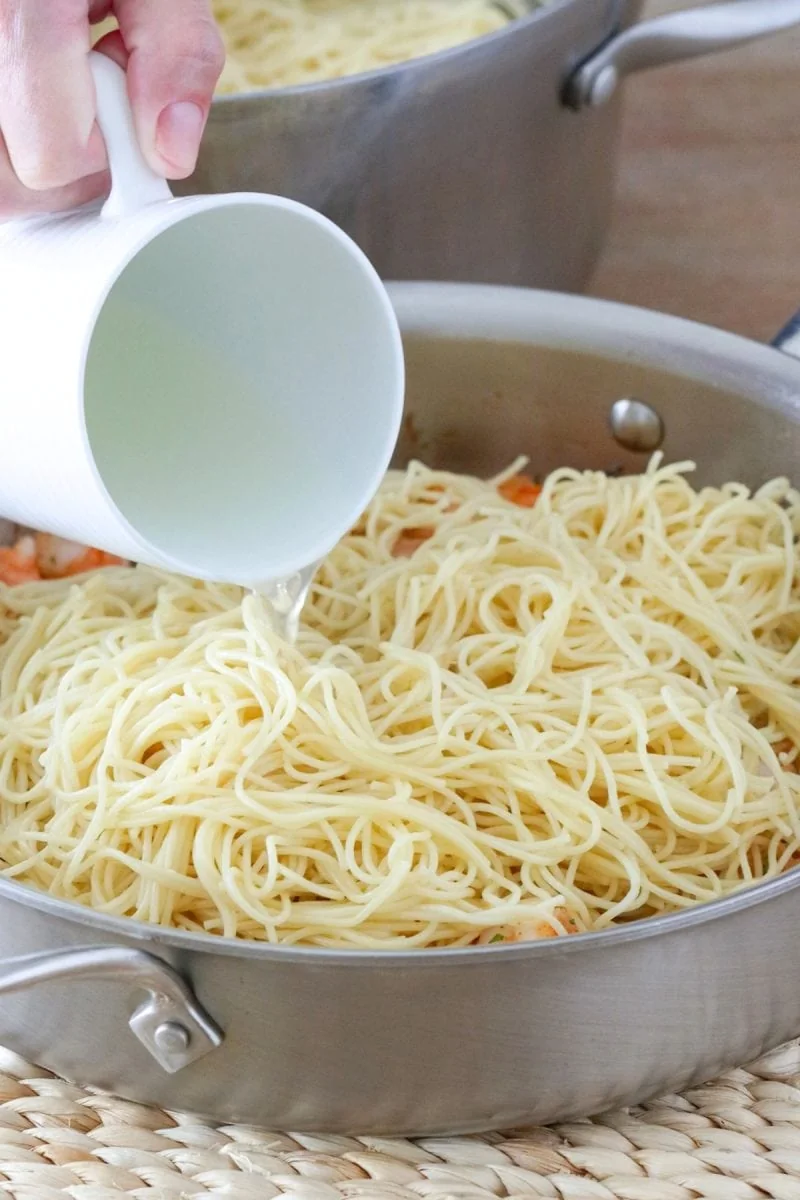 Shrimp Scampi Pasta (adding pasta water to the dish)