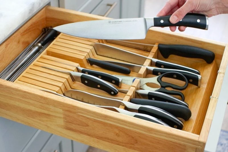 Knife collection for home cooks
Knives in a drawer knife block. 